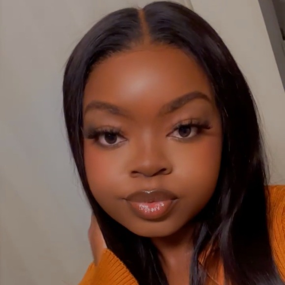 Meet your Posher, Adrienne - Picture 1 of 1